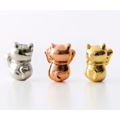 ツンデレにゃんが招き猫に！天然石ブレスレット発売│フェリシモ猫部